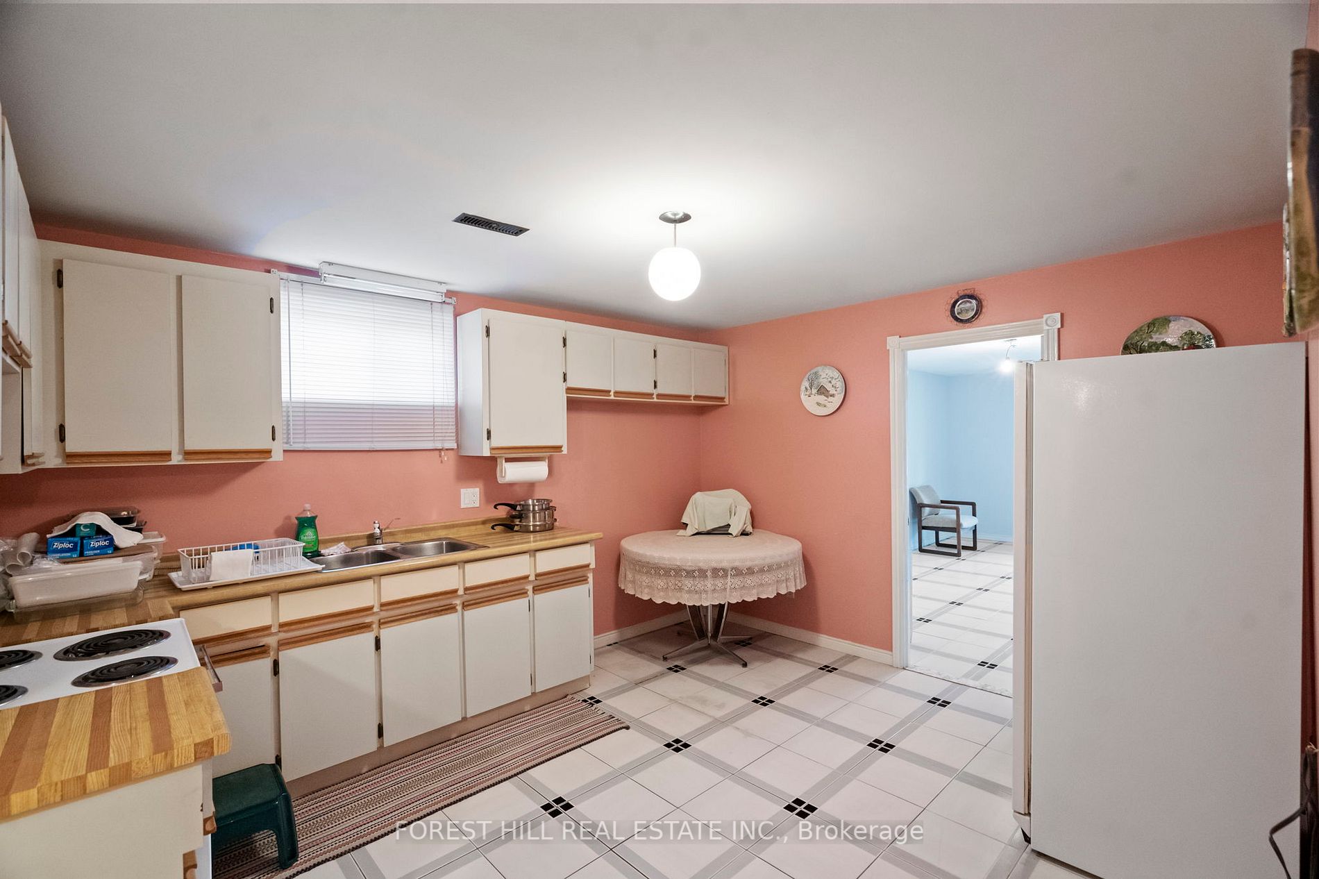 28 Walker Rd E
