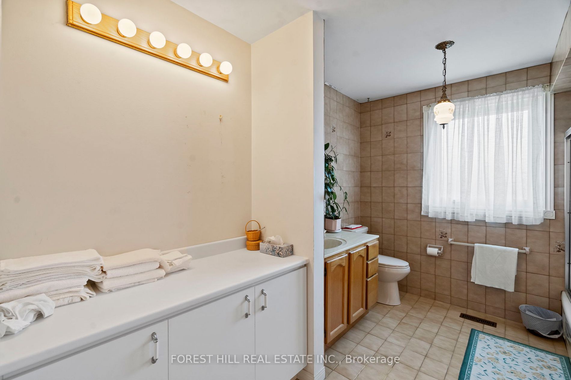 28 Walker Rd E