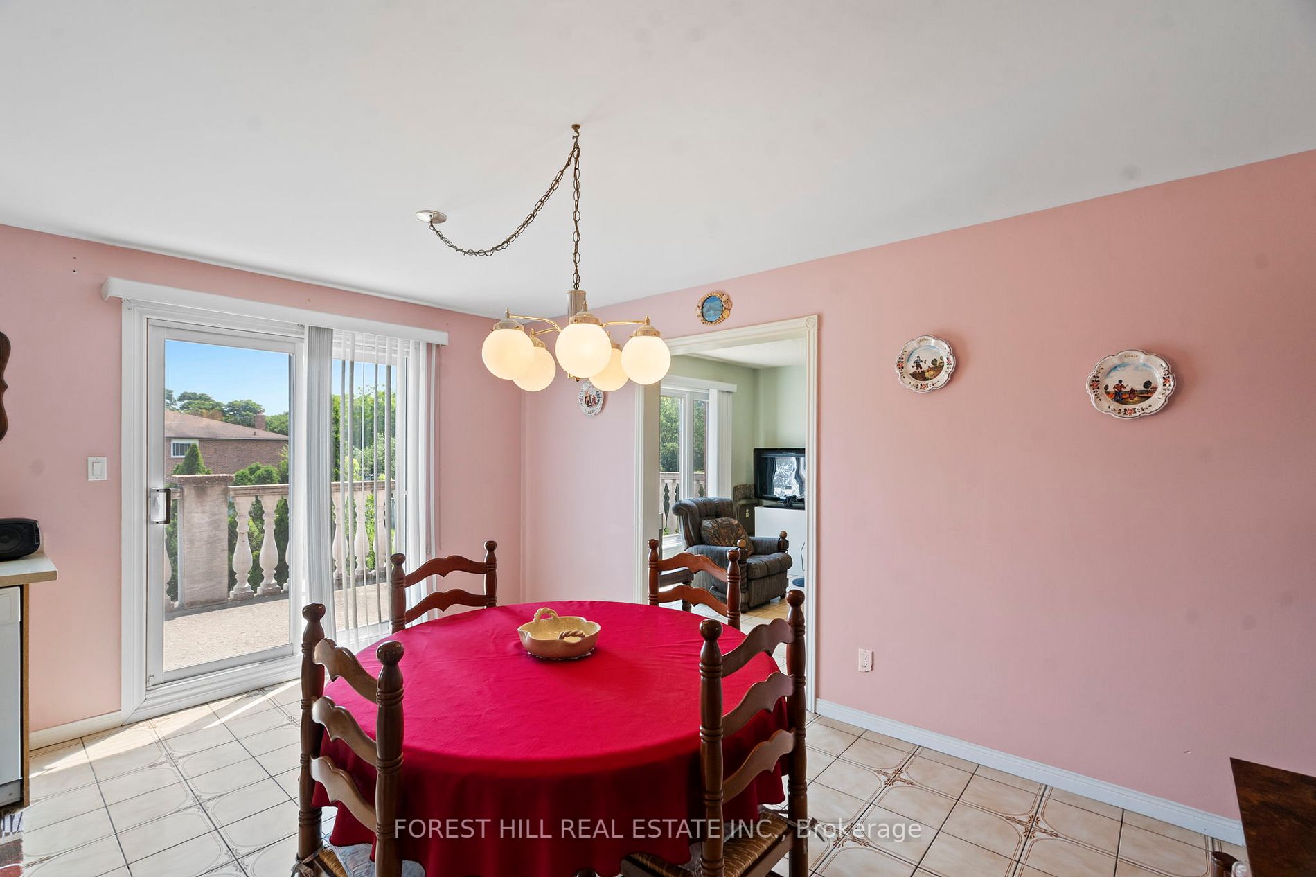 28 Walker Rd E