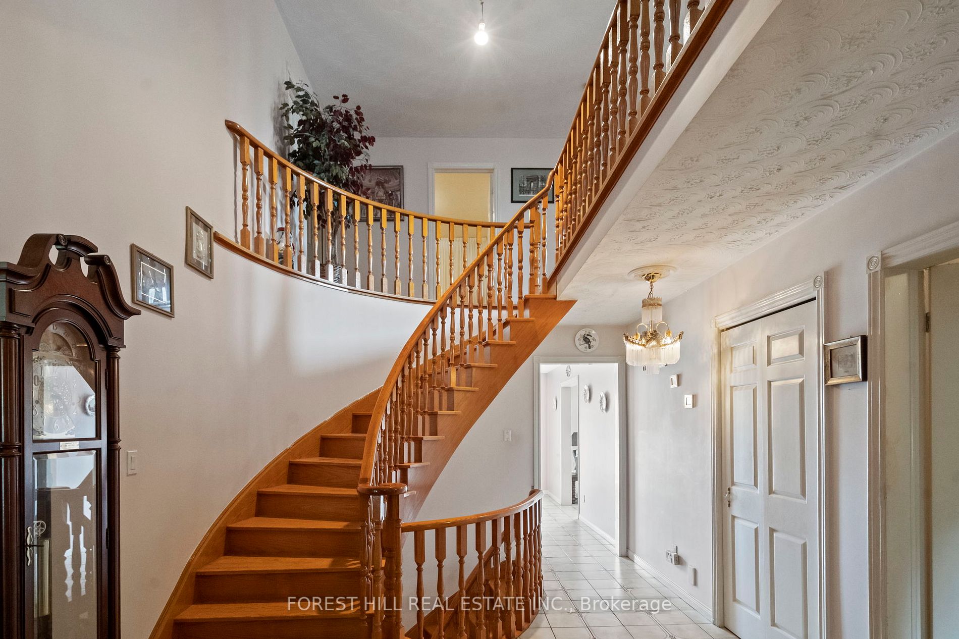 28 Walker Rd E