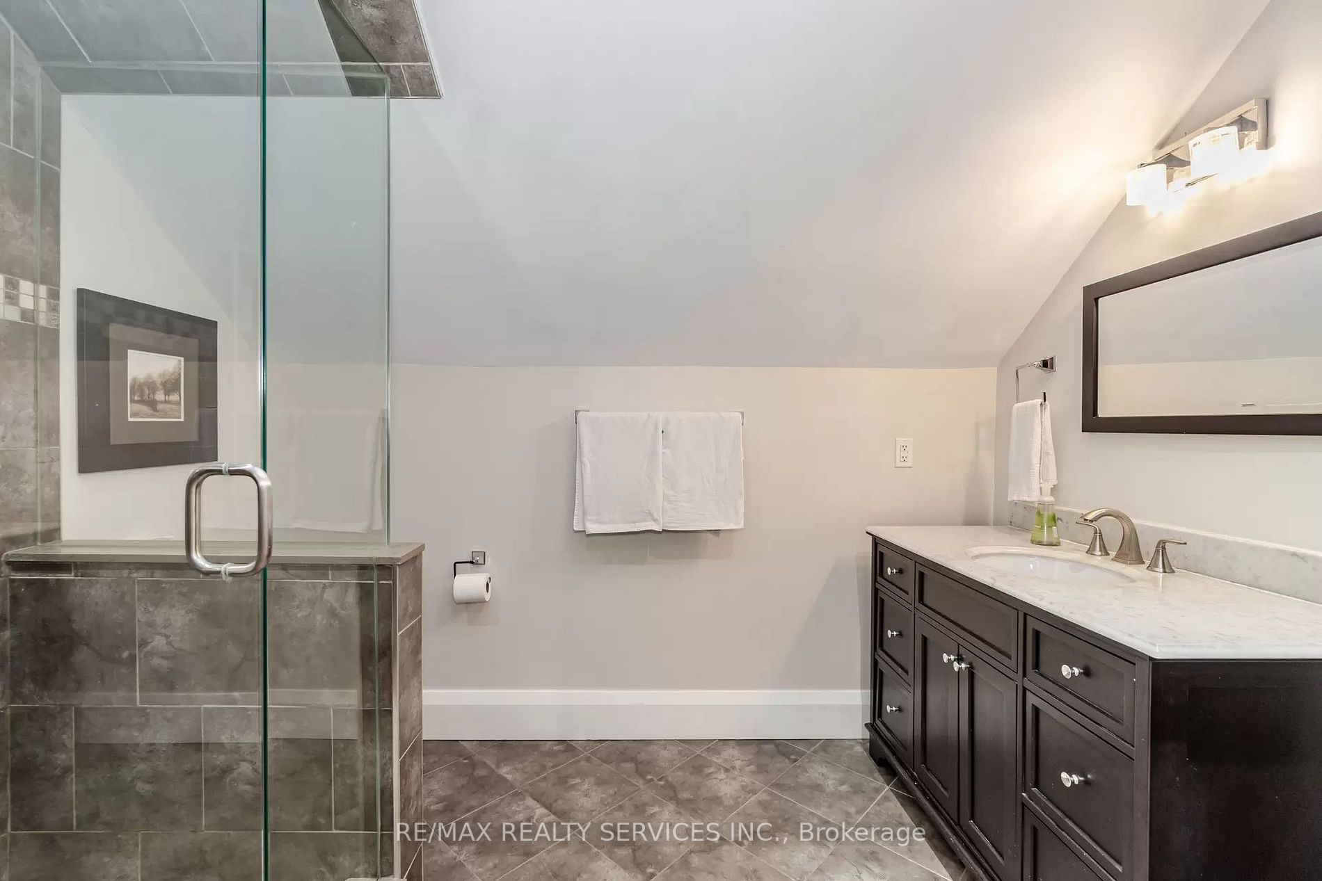 38 Rosedale Ave W