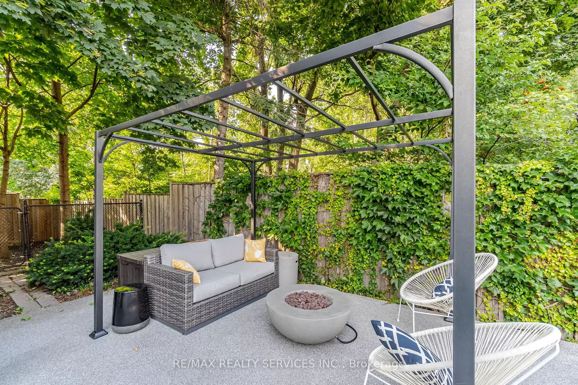 38 Rosedale Ave W