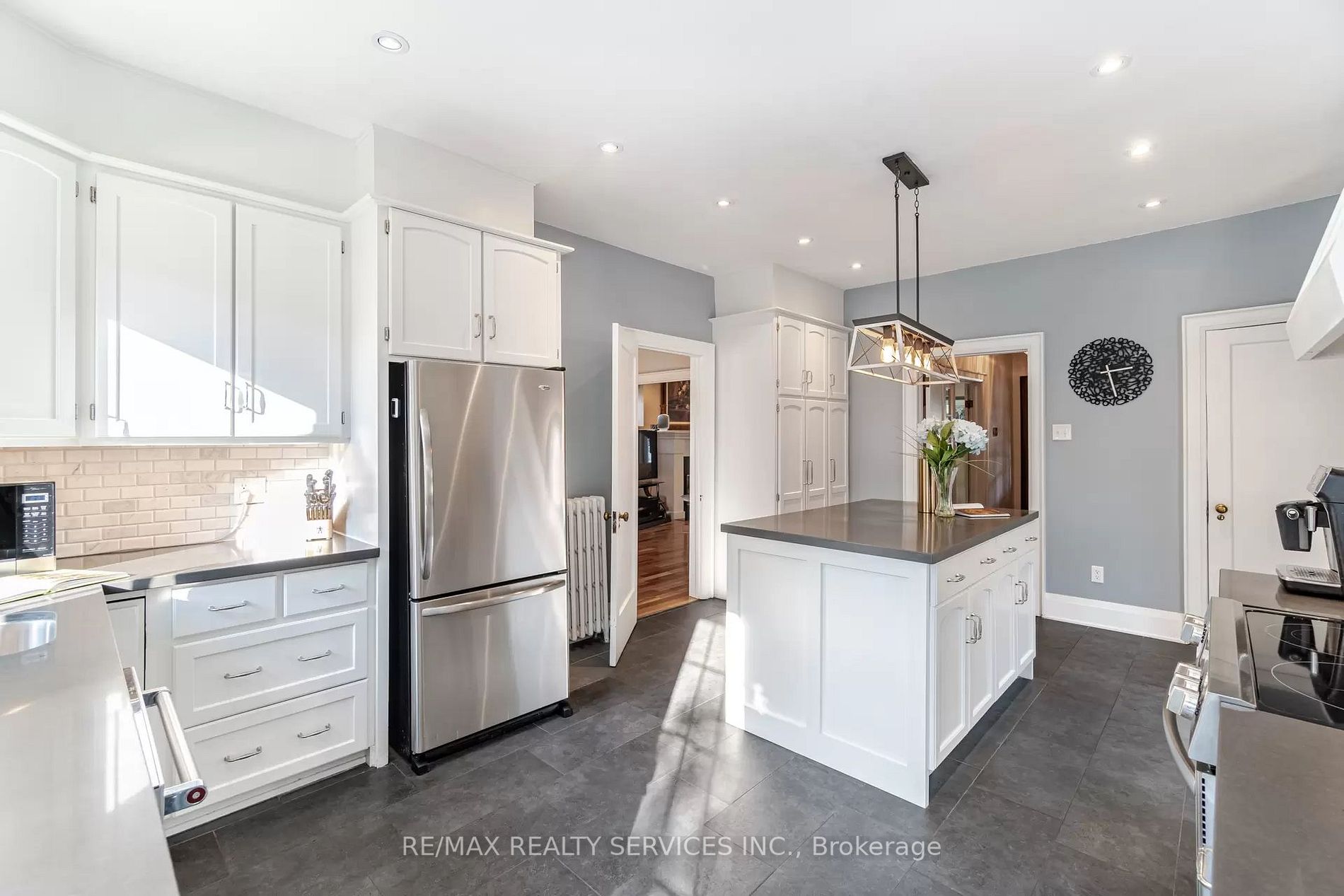 38 Rosedale Ave W