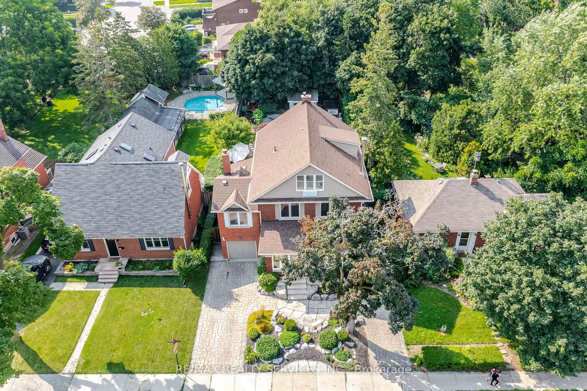 38 Rosedale Ave W