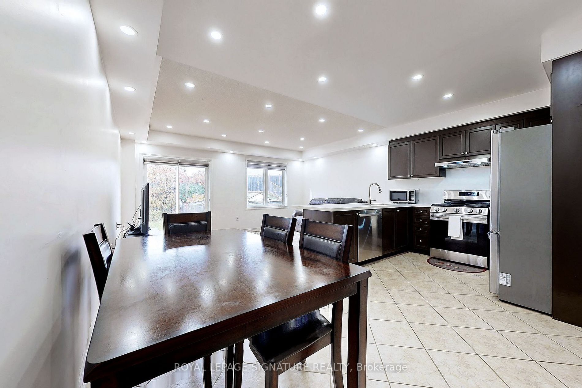 321 Bussel Cres