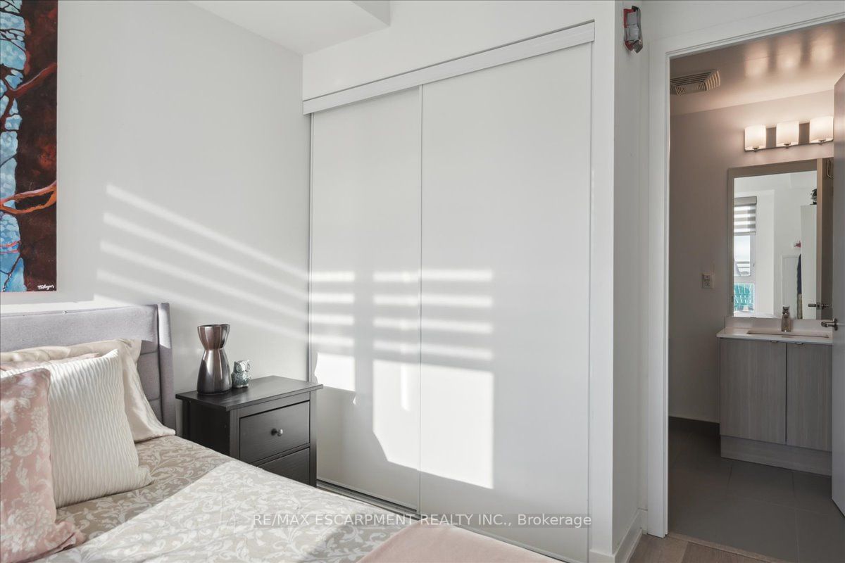 5260 Dundas St, #411