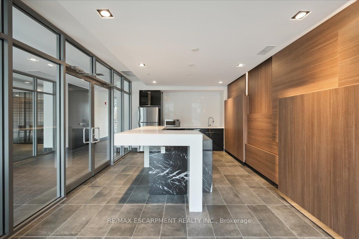 5260 Dundas St, #411