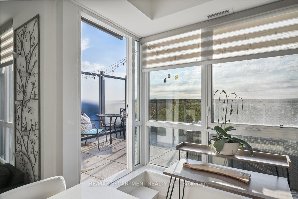 5260 Dundas St, #411