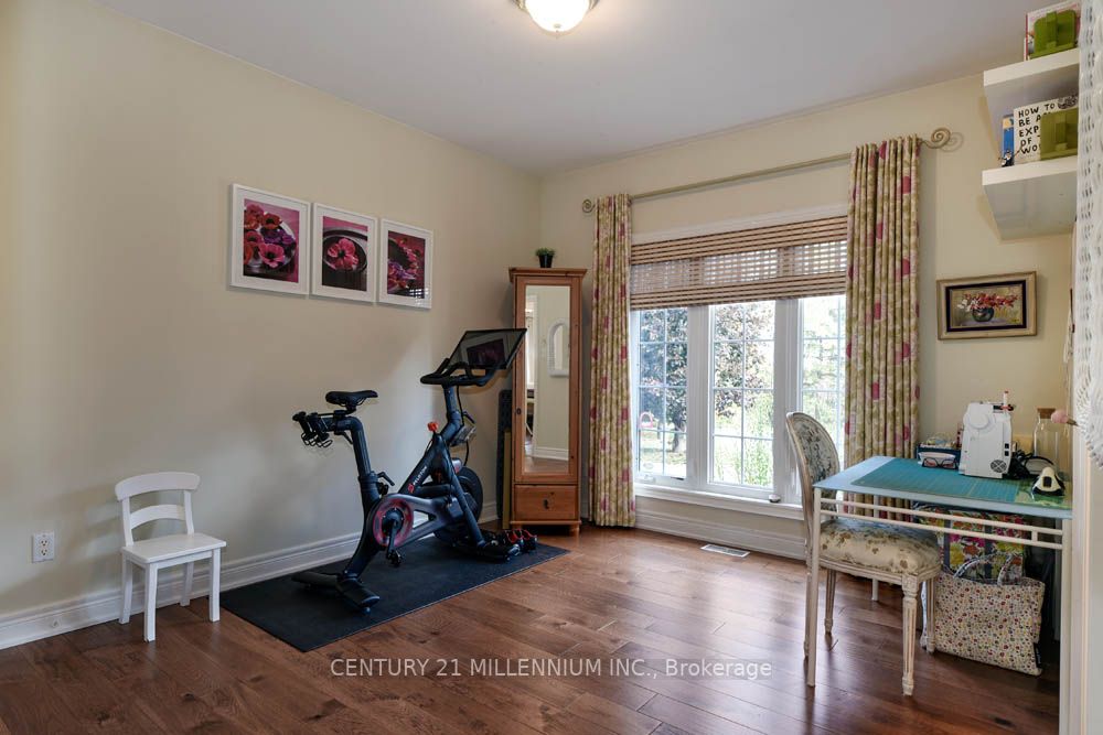 6 Inglenook Court