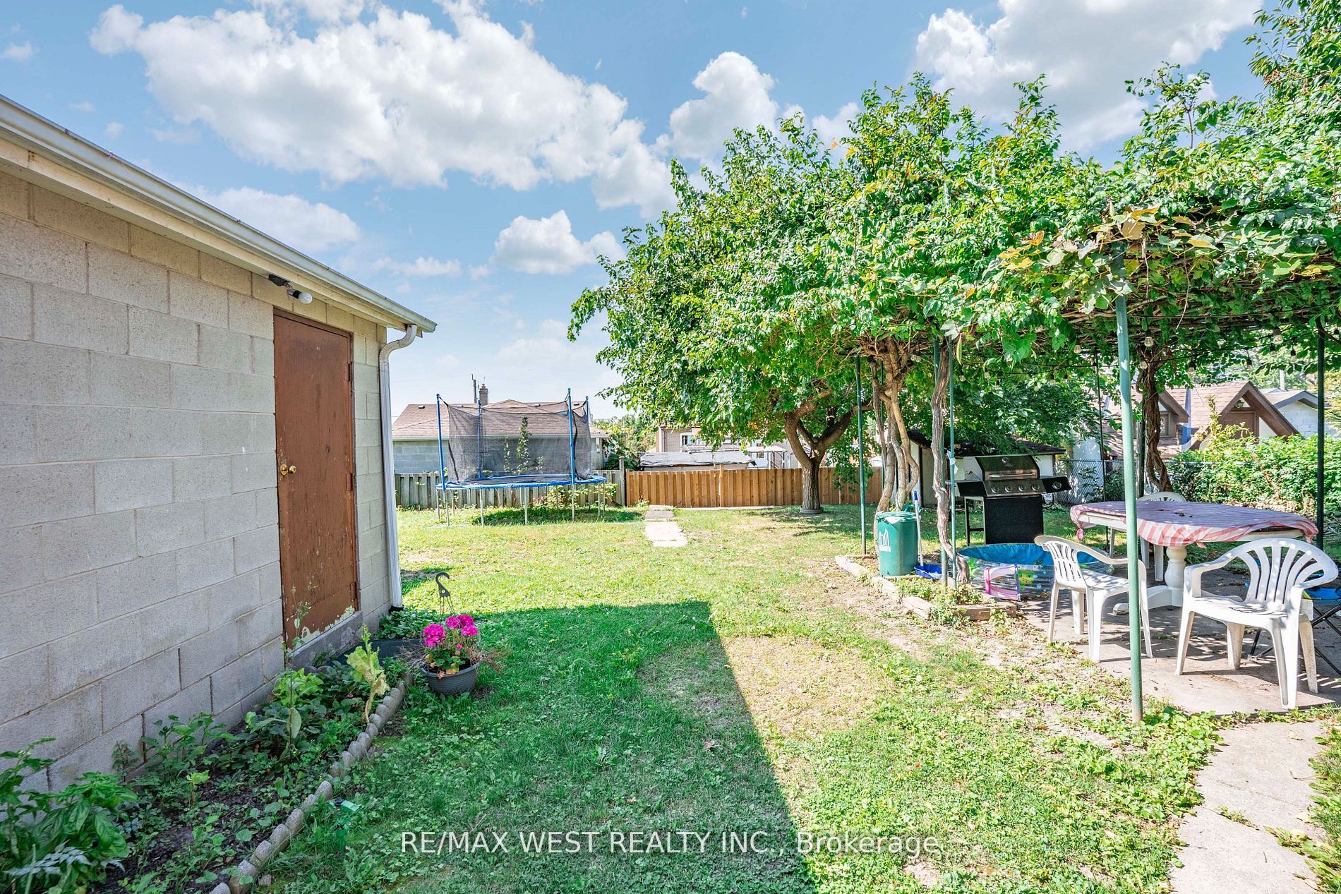 114 Lexfield Ave
