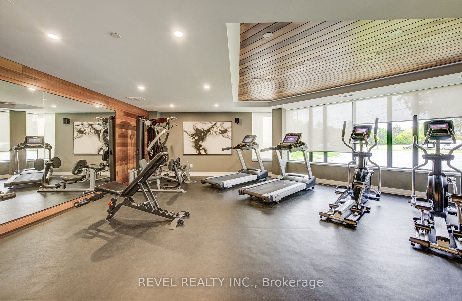 320 Plains Rd E, #614