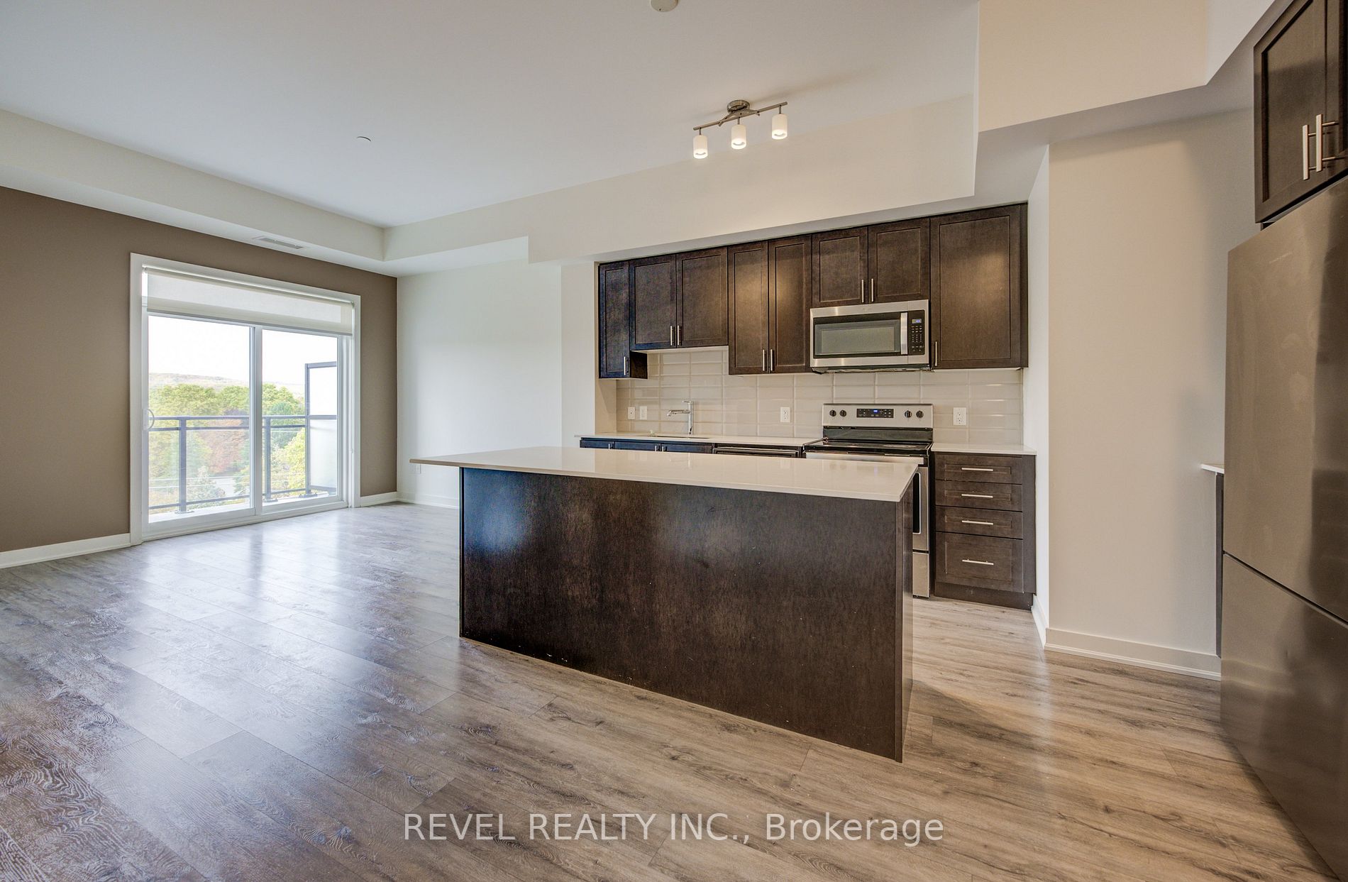 320 Plains Rd E, #614