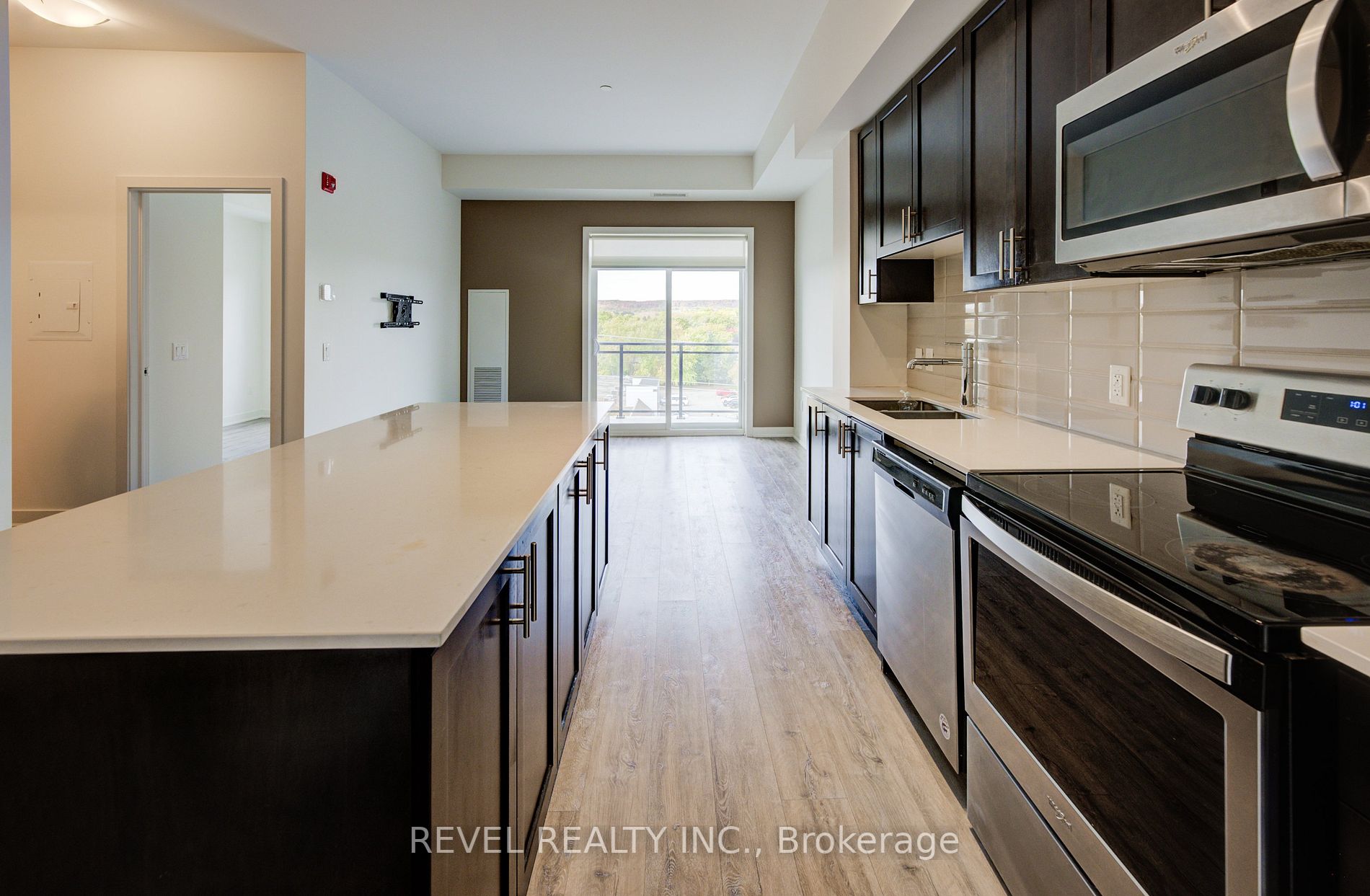 320 Plains Rd E, #614
