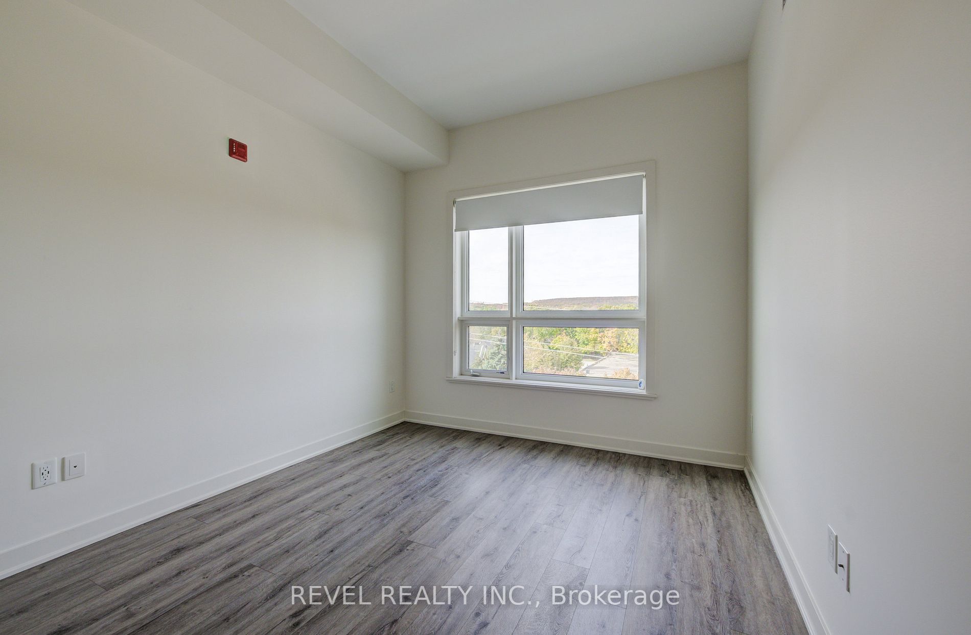 320 Plains Rd E, #614