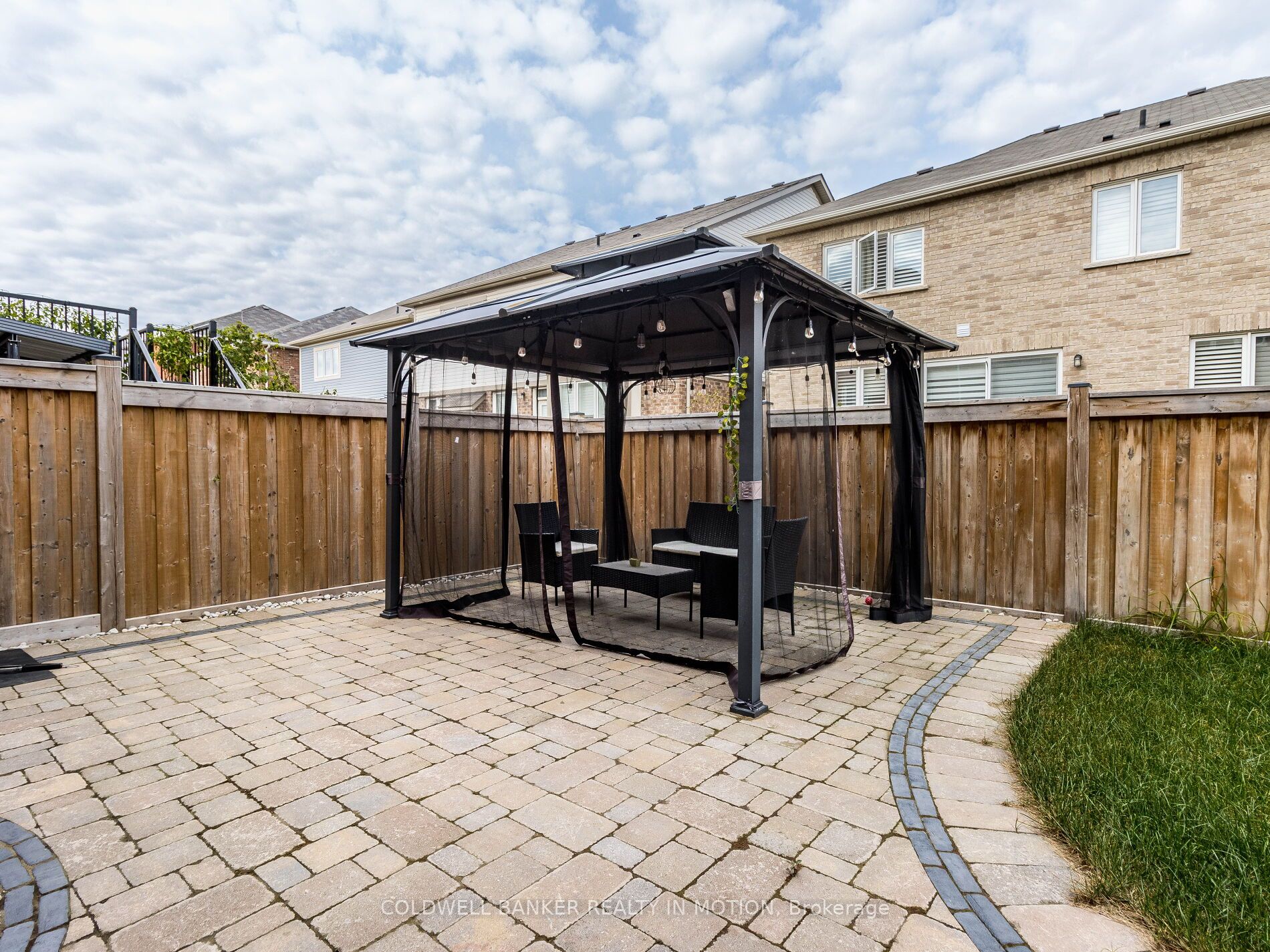 422 Hinton Terr