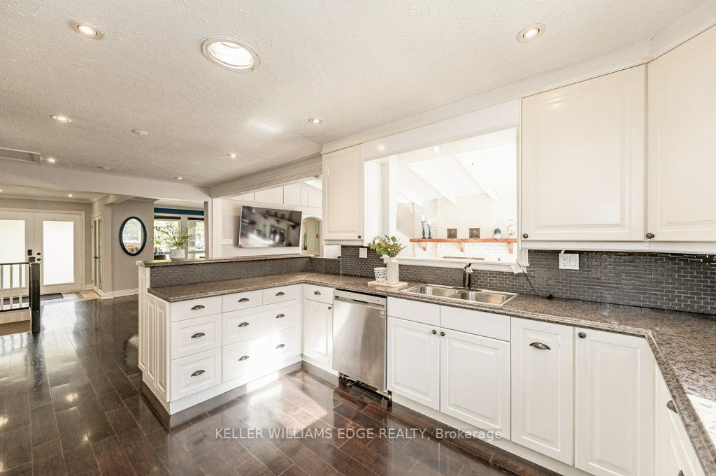 1036 Marley Cres