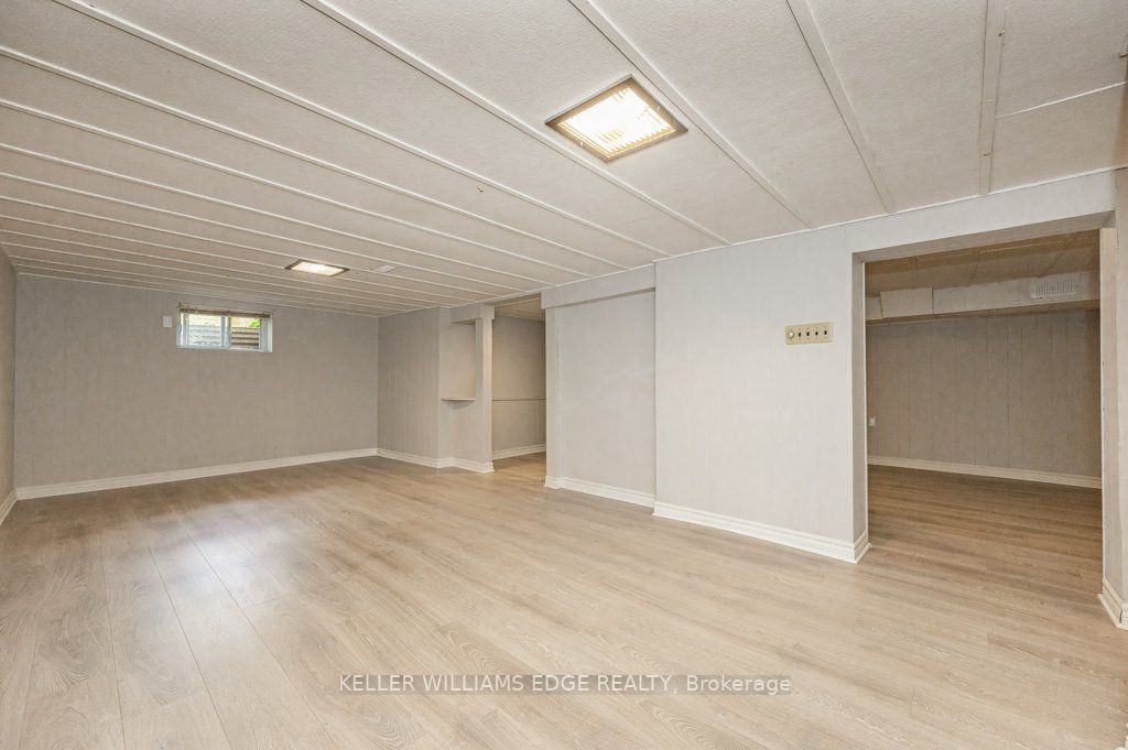 1036 Marley Cres