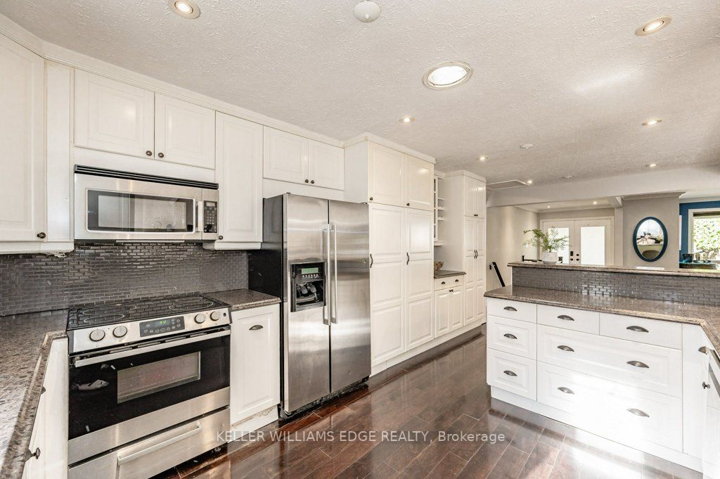 1036 Marley Cres