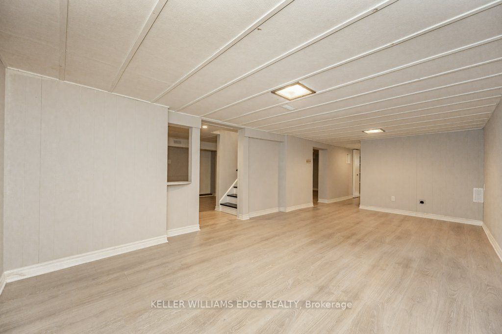 1036 Marley Cres