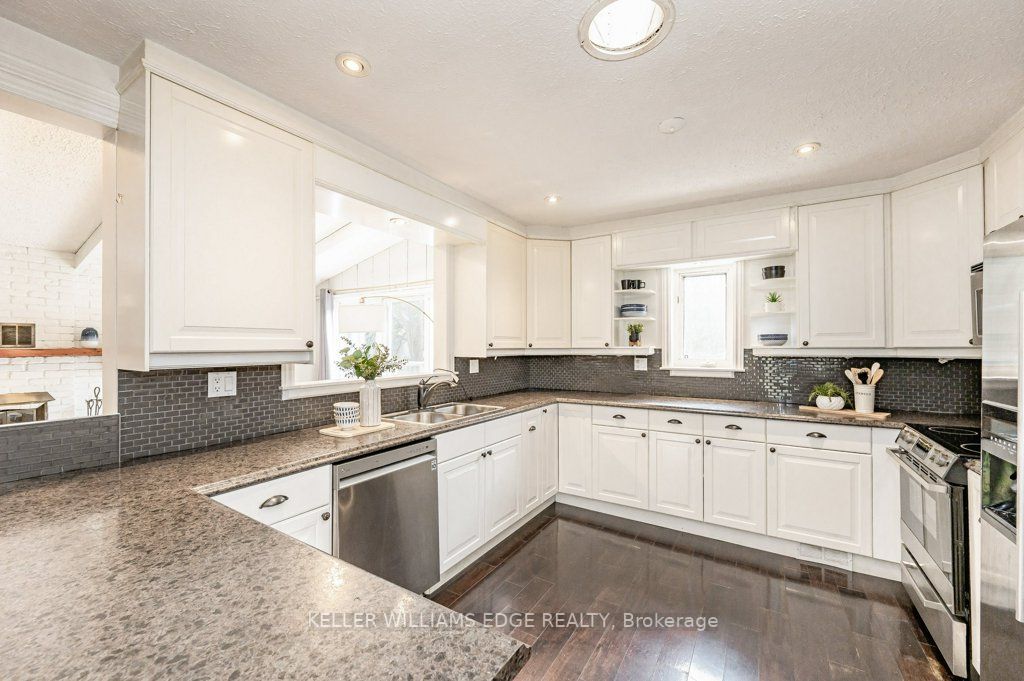 1036 Marley Cres