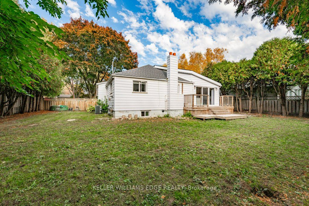 1036 Marley Cres