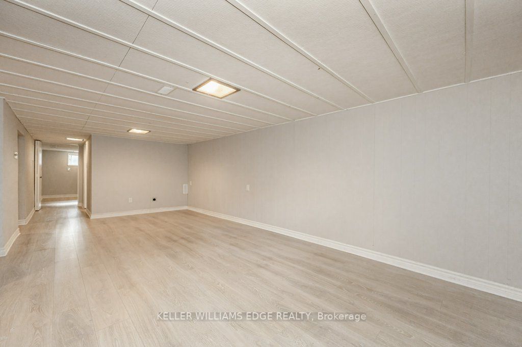 1036 Marley Cres