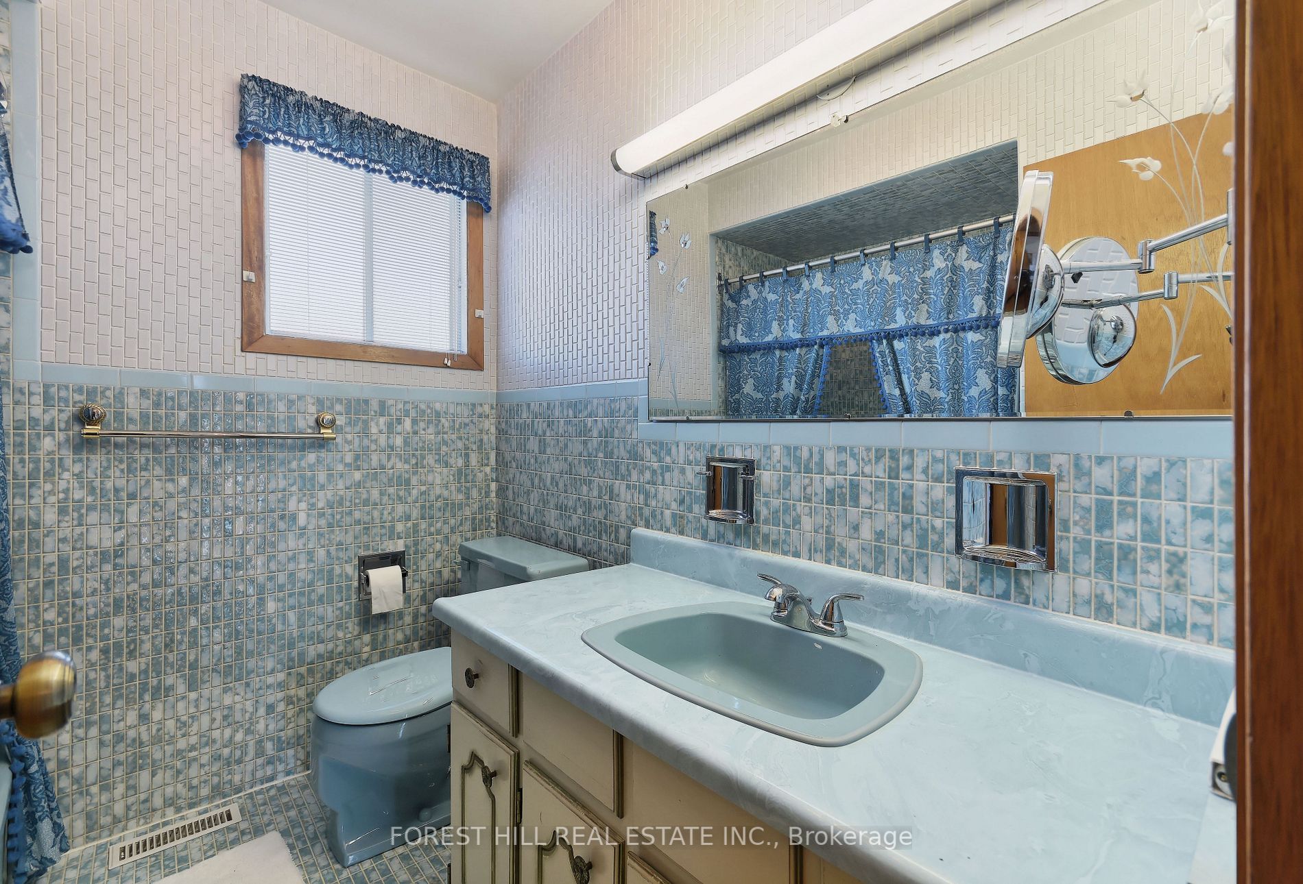 51 Lapp St