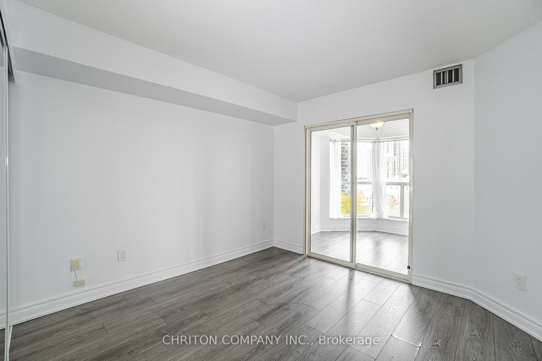 325 Webb Dr, #806