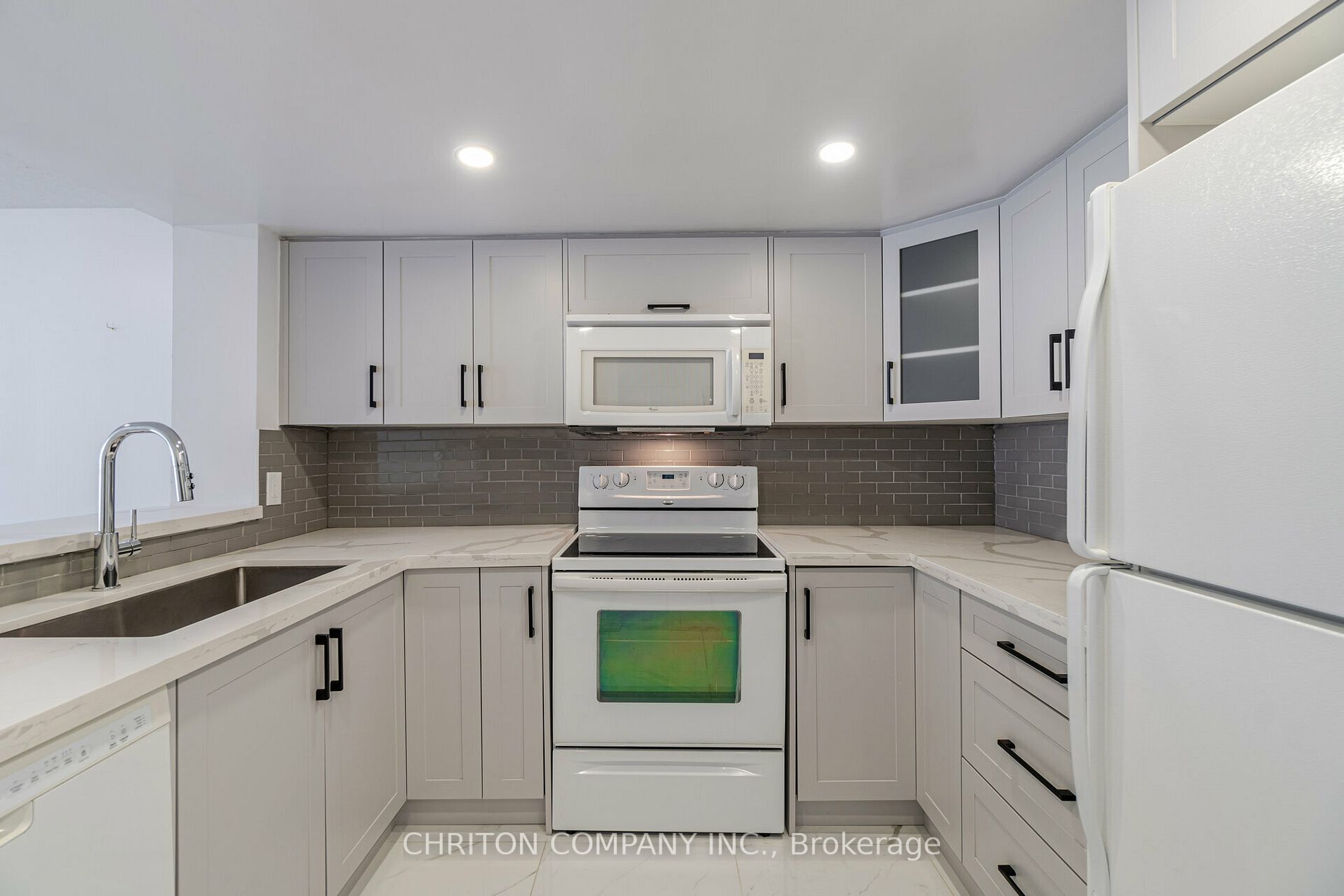 325 Webb Dr, #806