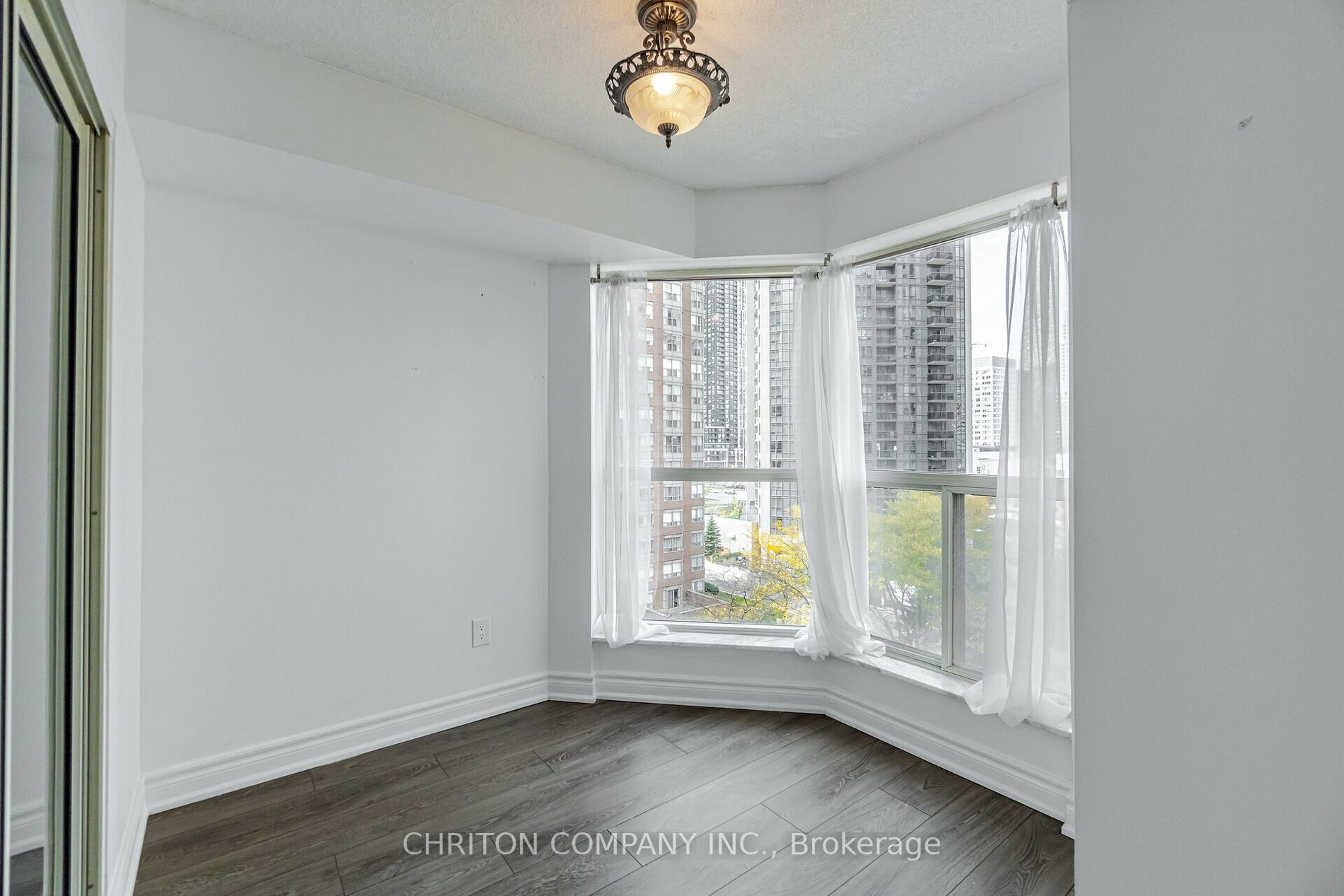 325 Webb Dr, #806