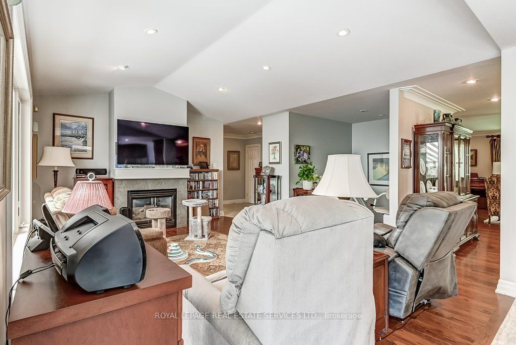 406 Maple Grove Dr