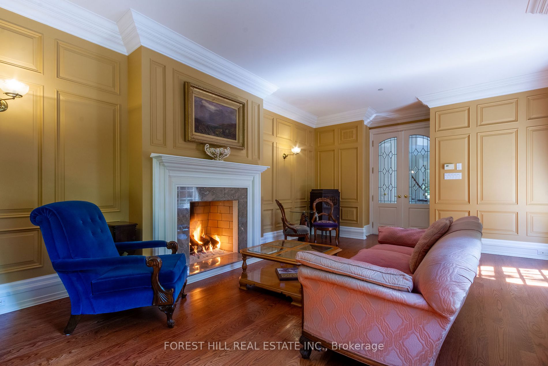 2438 Doulton Dr