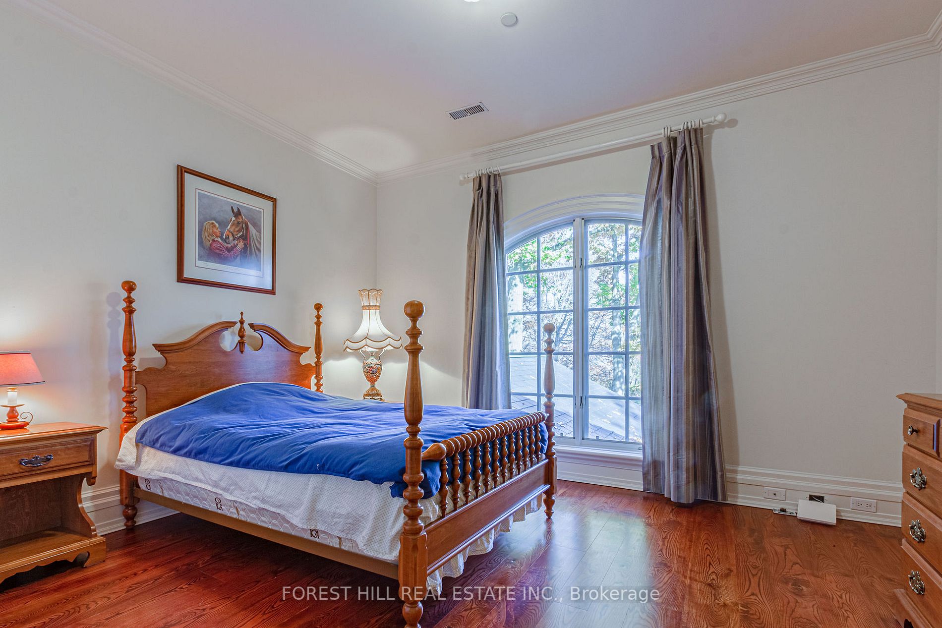 2438 Doulton Dr