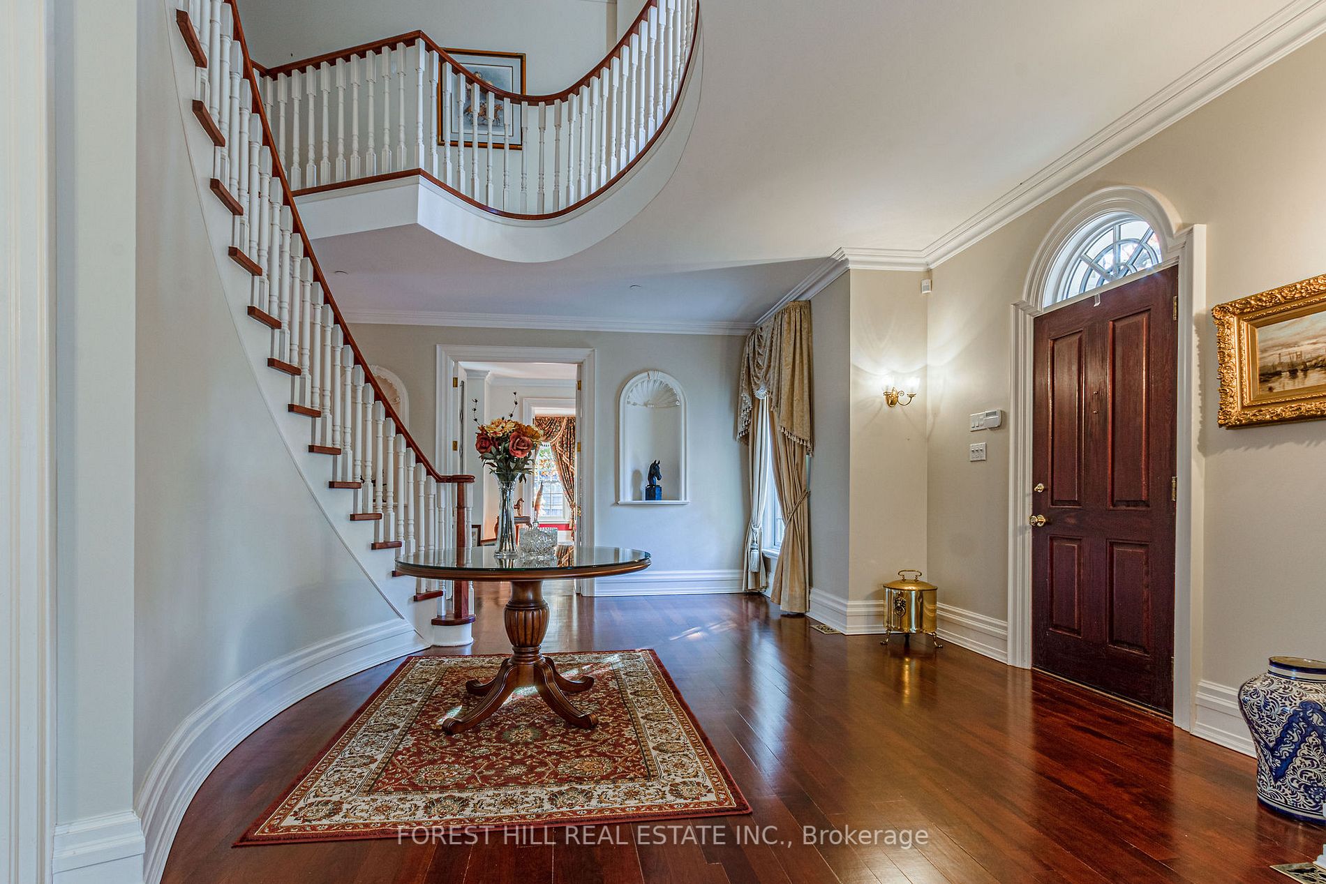 2438 Doulton Dr