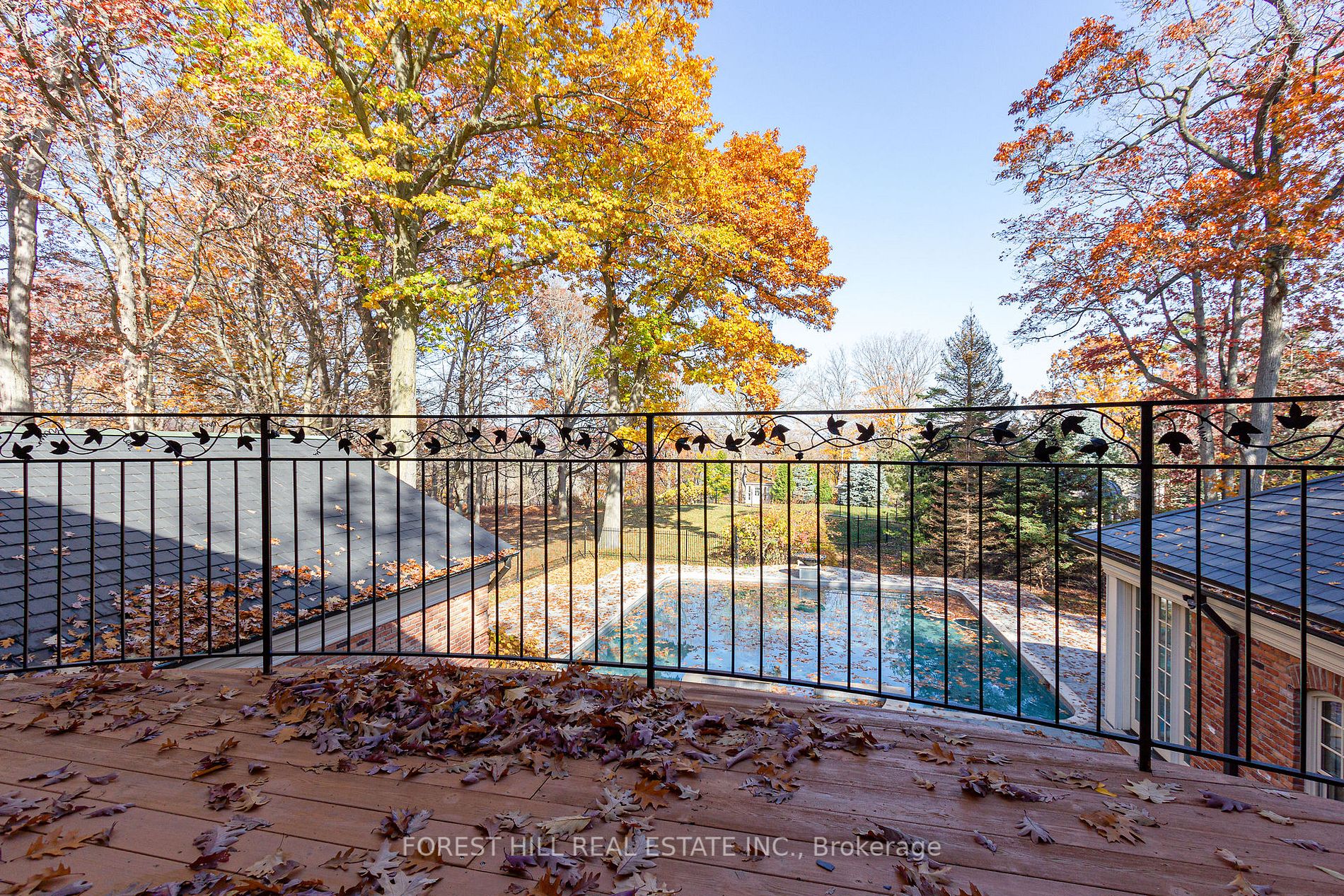2438 Doulton Dr