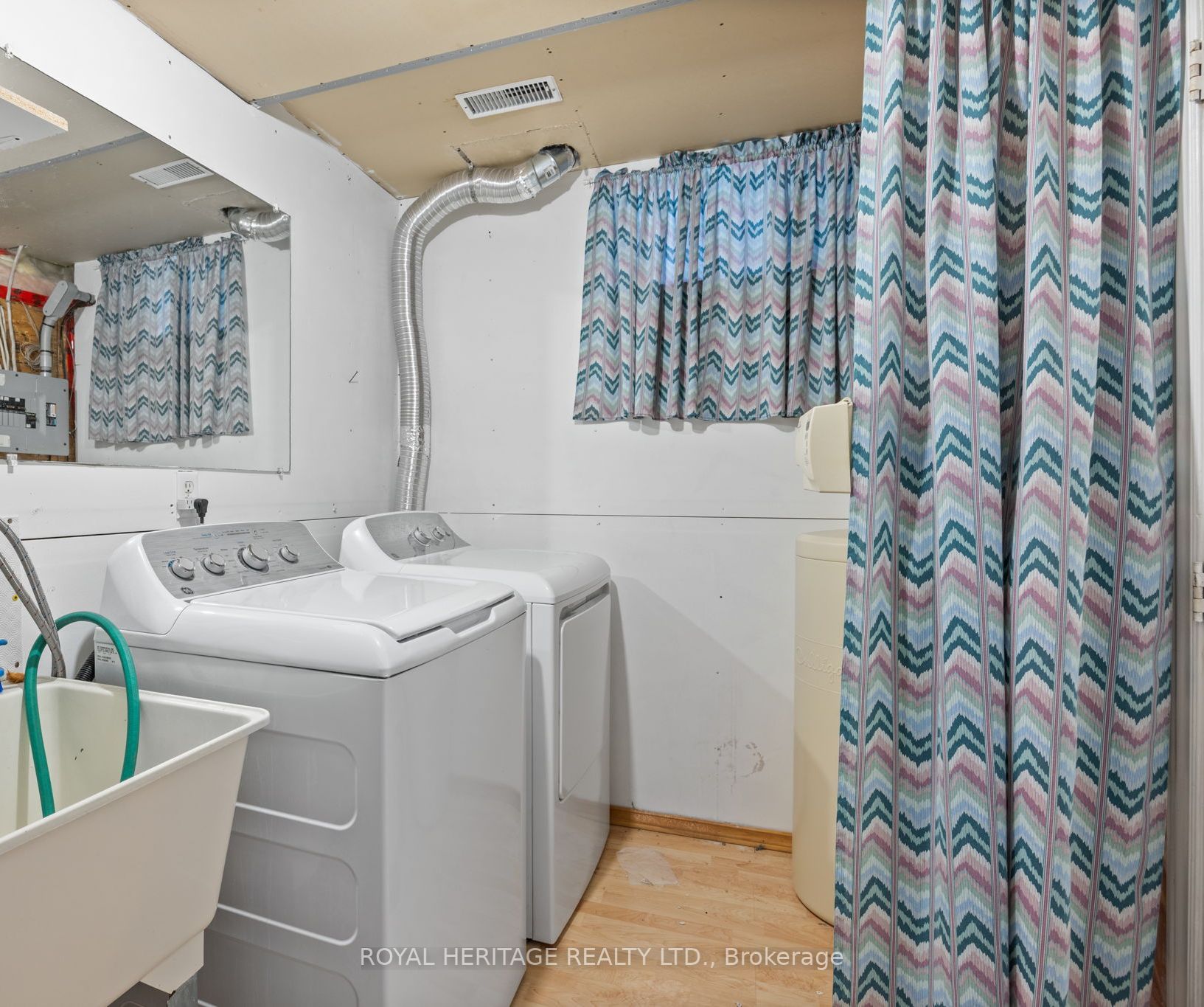 49 Pineview Cres E