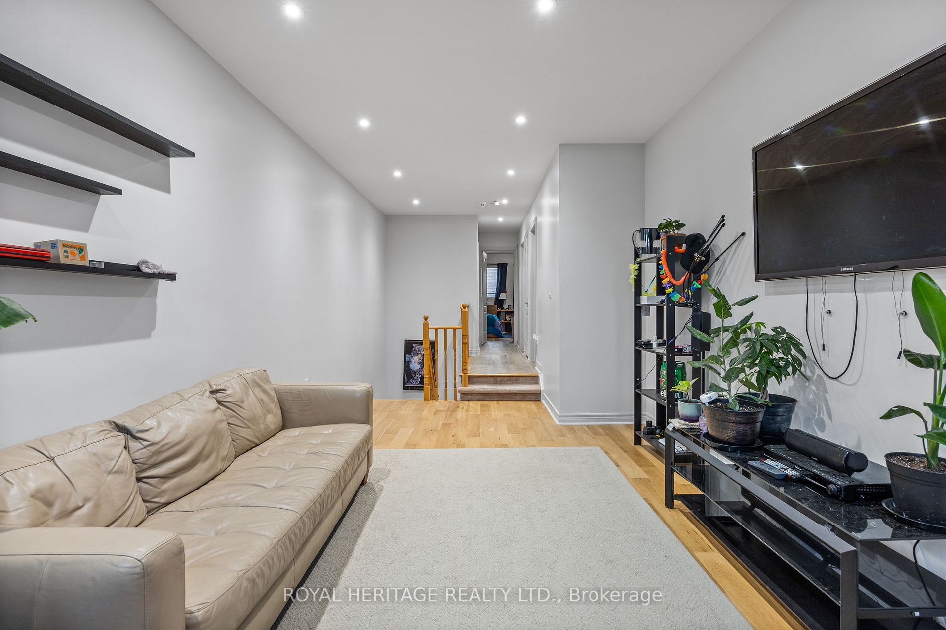 49 Pineview Cres E