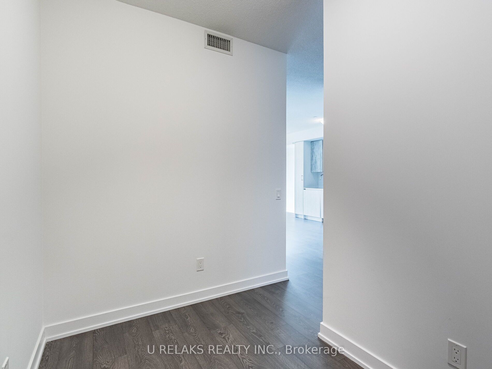 251 Manitoba St, #322