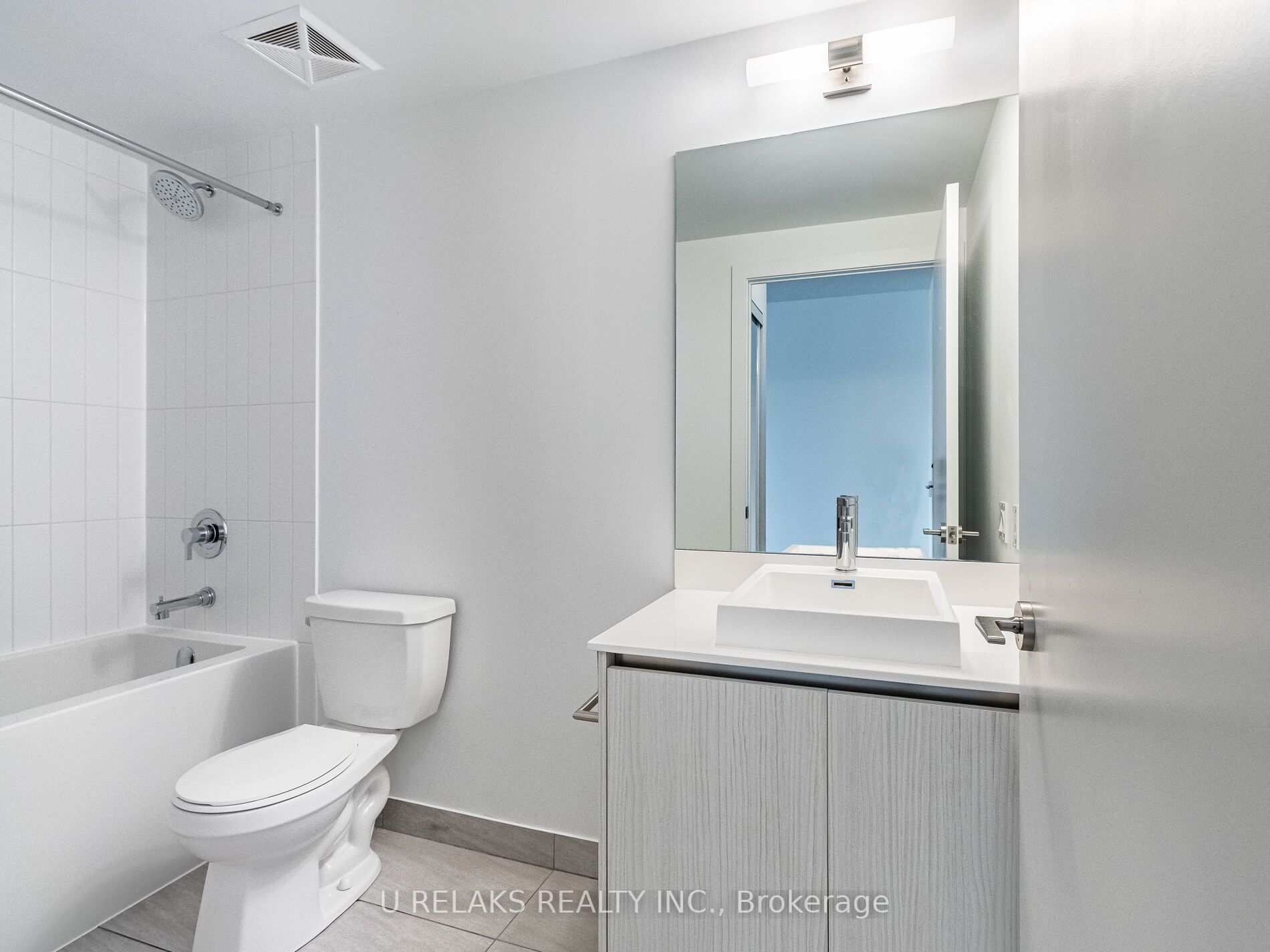 251 Manitoba St, #322