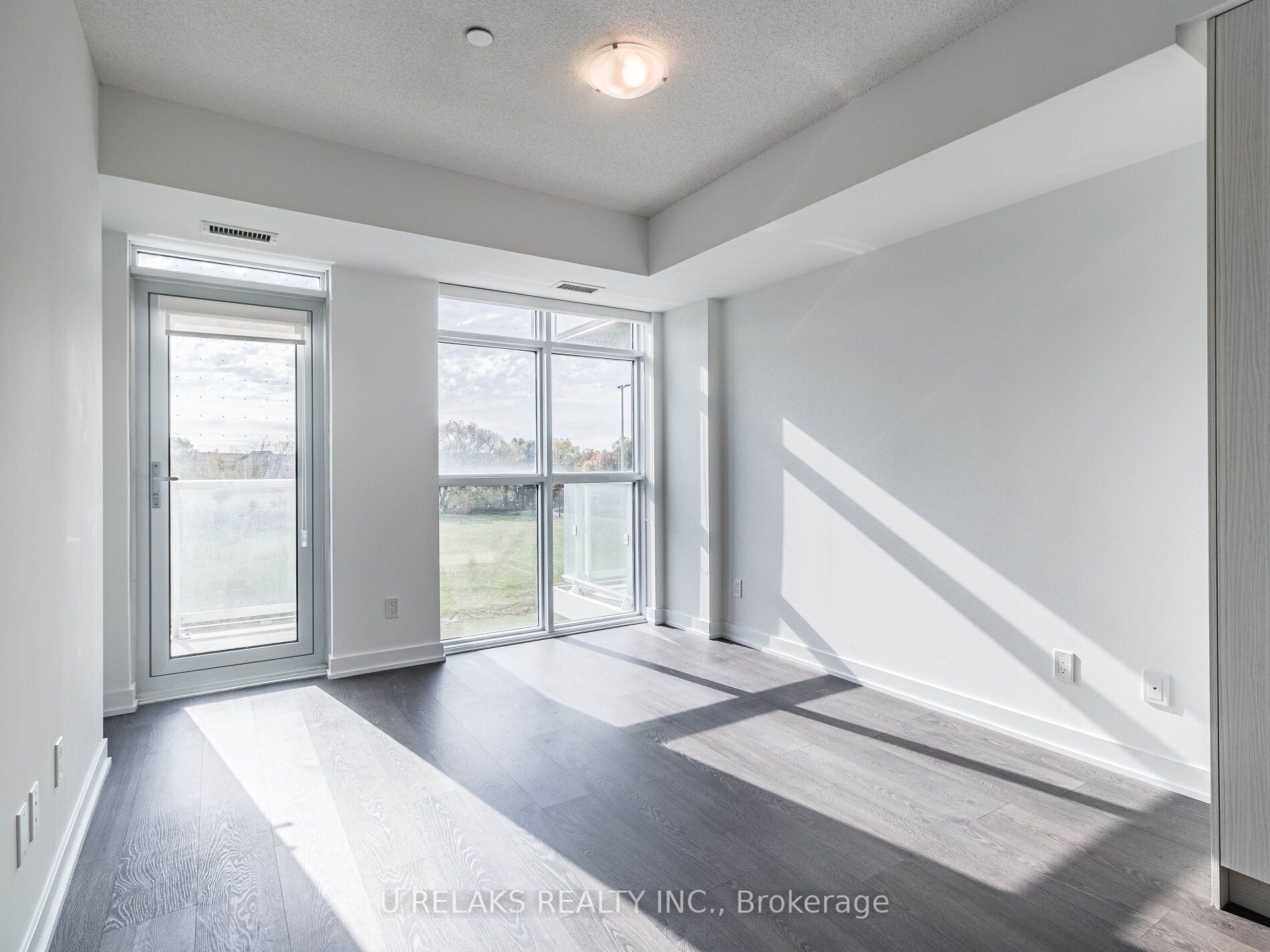 251 Manitoba St, #322