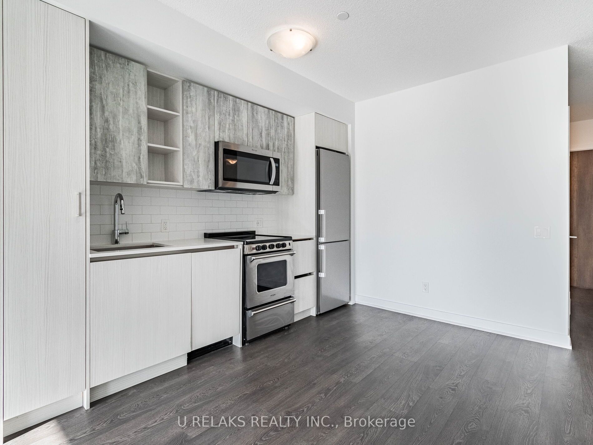 251 Manitoba St, #322