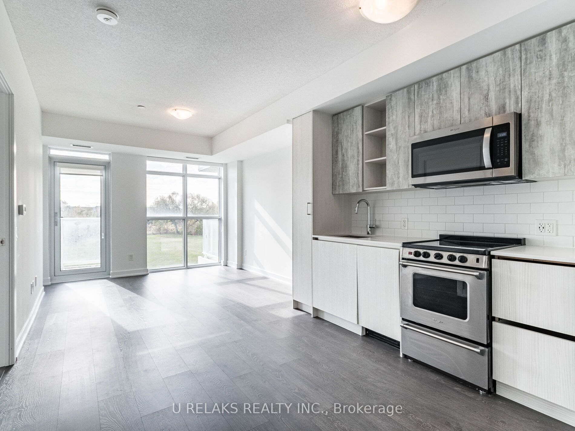 251 Manitoba St, #322