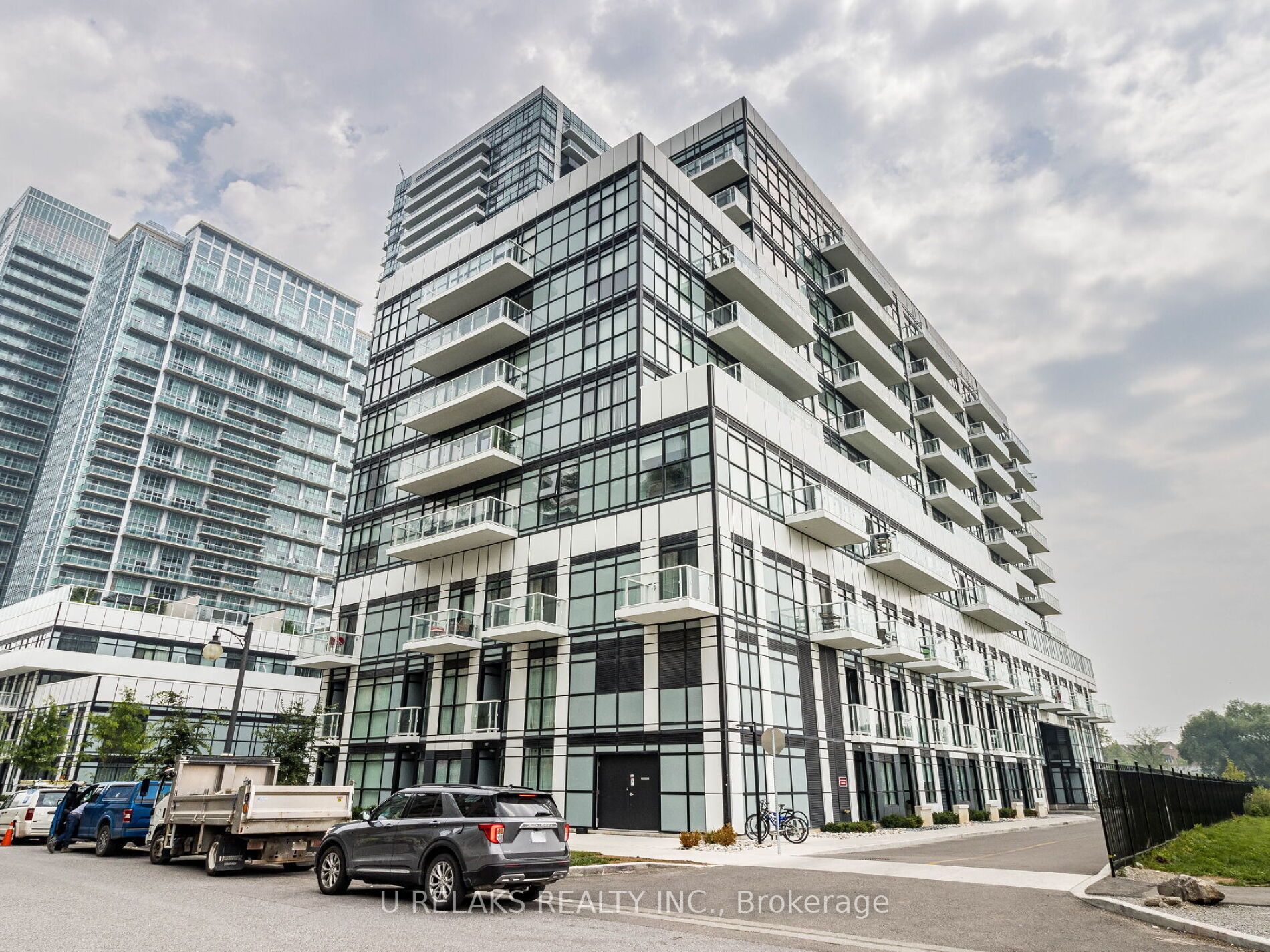 251 Manitoba St, #322