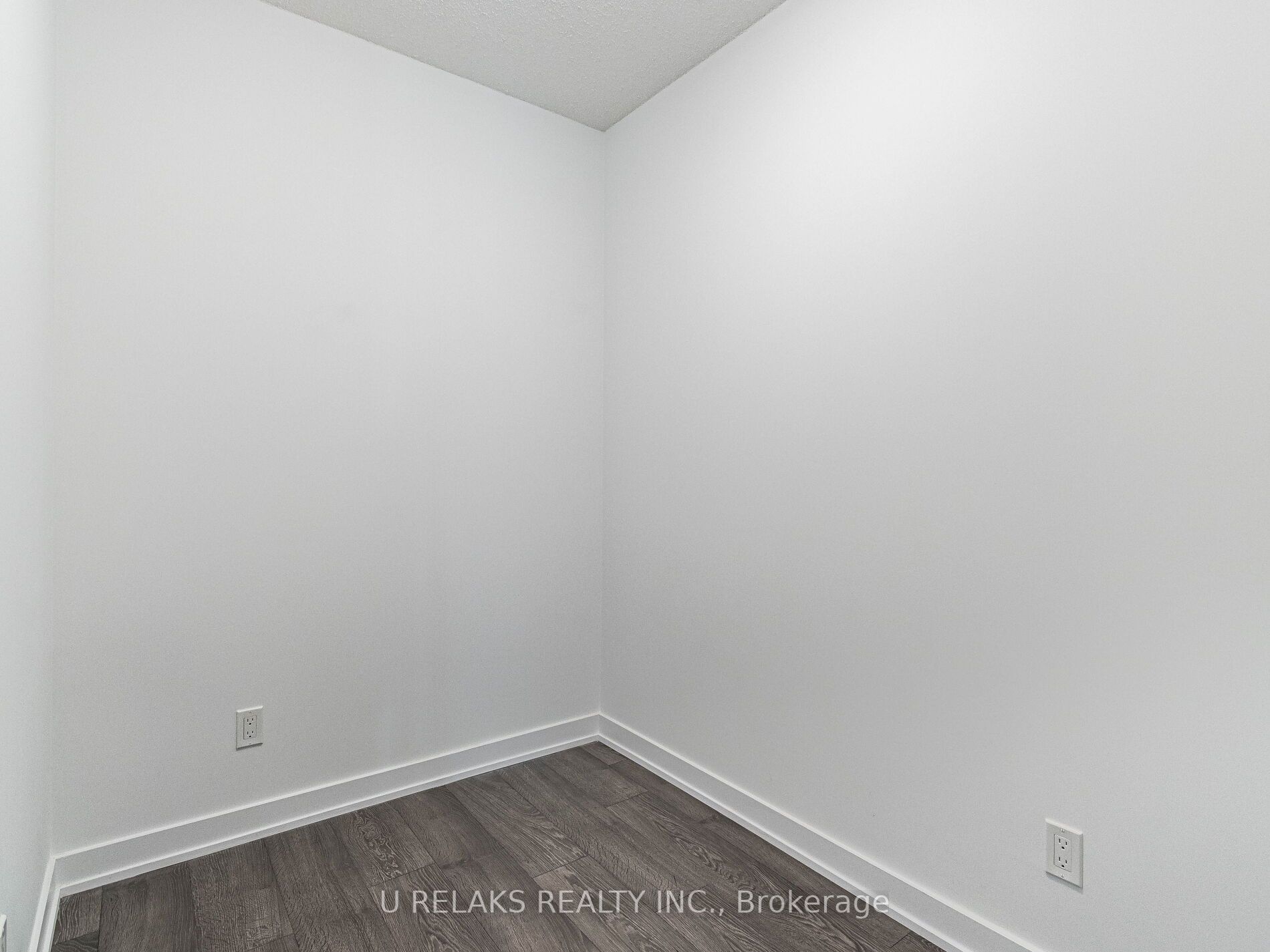 251 Manitoba St, #322