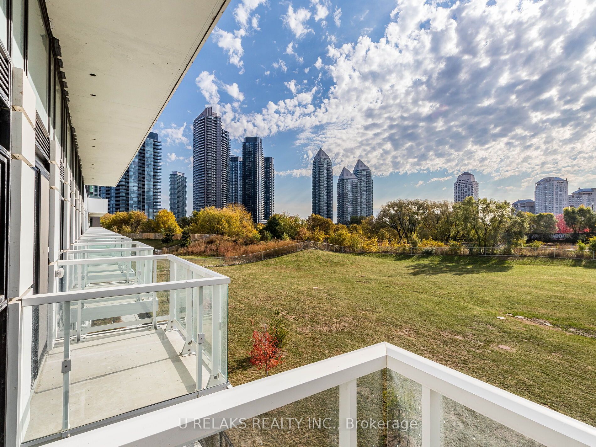 251 Manitoba St, #322