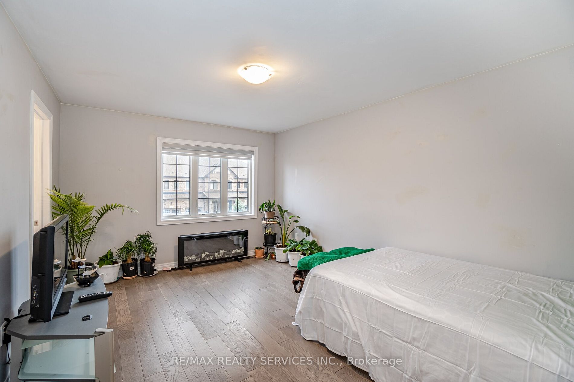 74 Doris Pawley Cres W