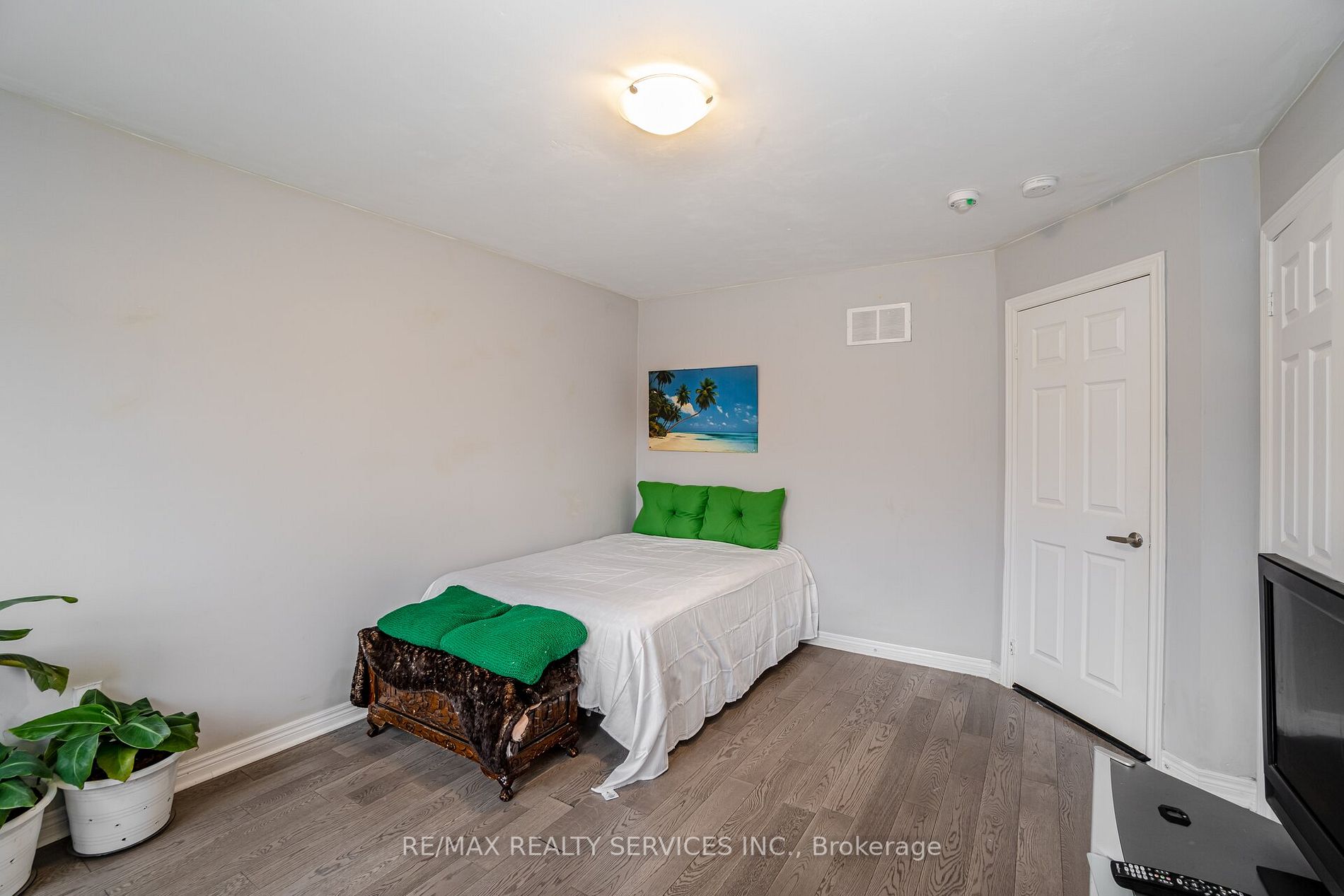 74 Doris Pawley Cres W