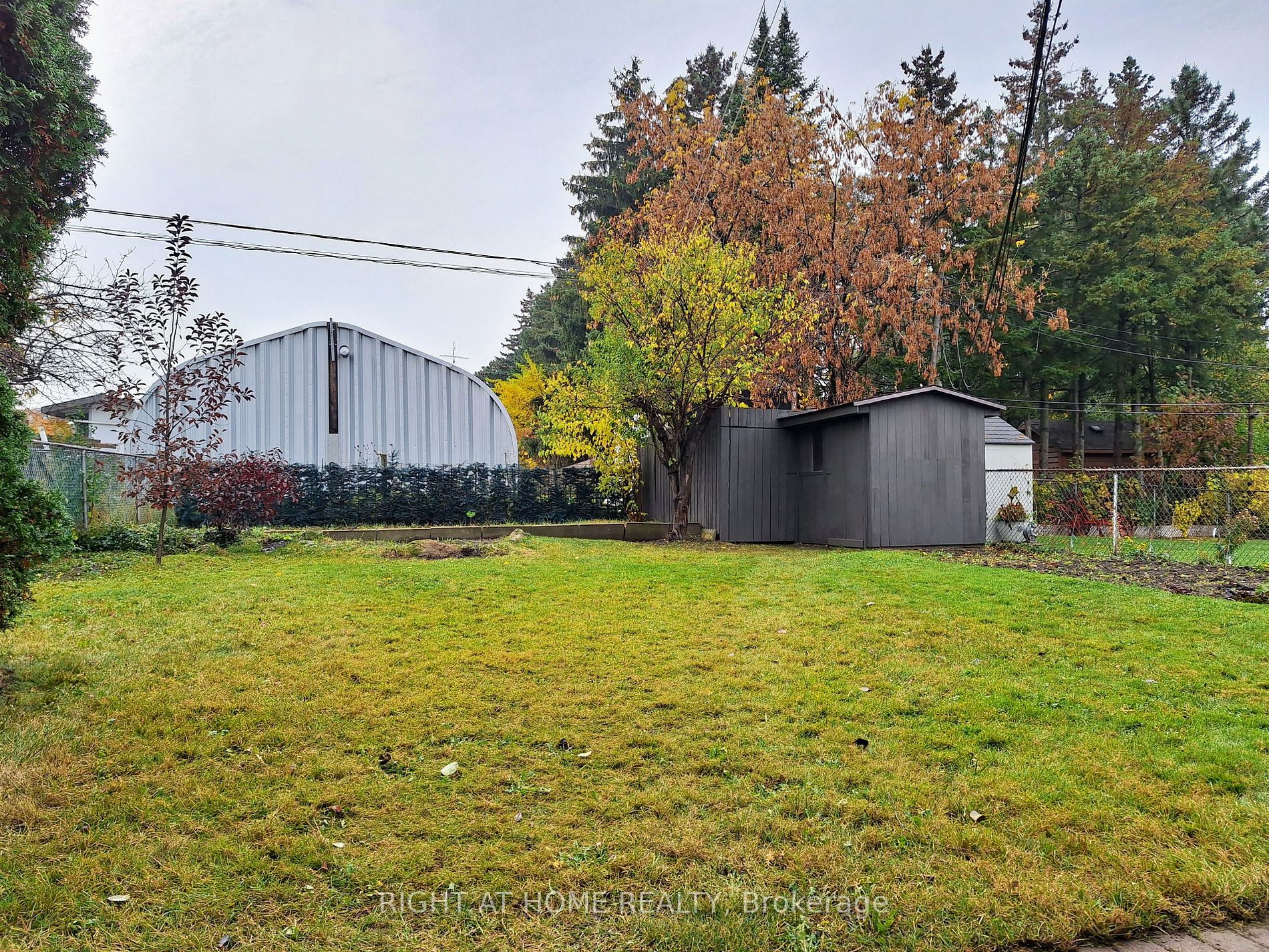 19 Westona St