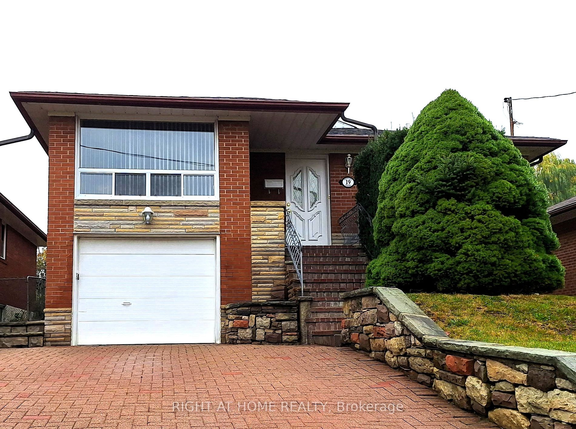 19 Westona St