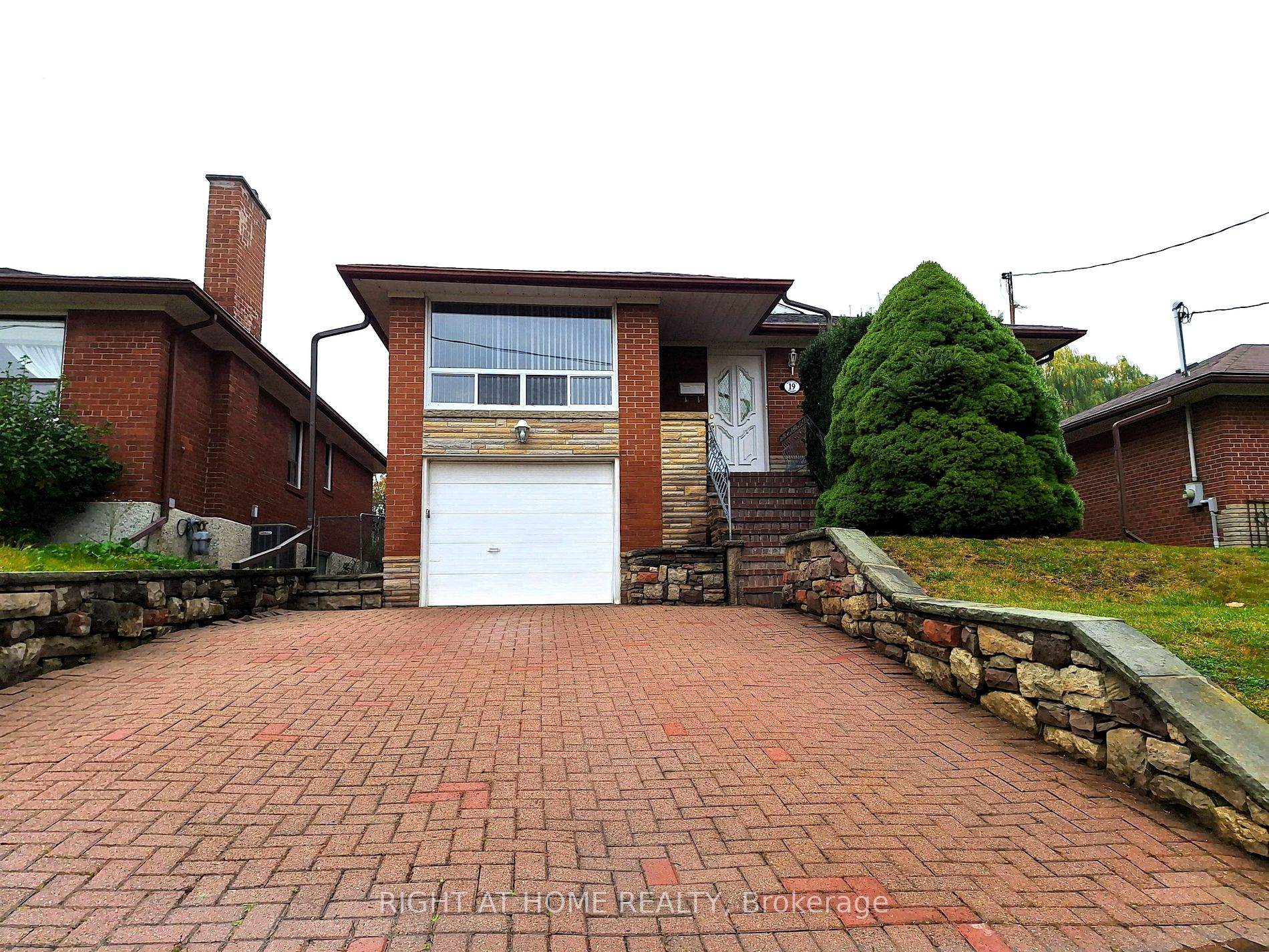 19 Westona St